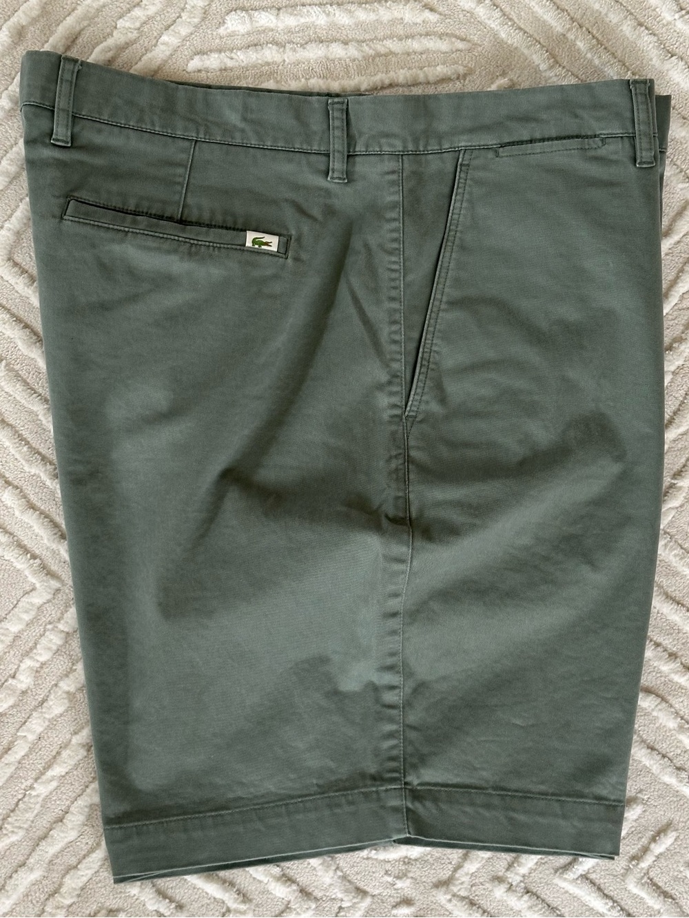 Lacoste Men’s Olive Green / Muted Sage Bermuda Chino Shorts Size: 38 FH9544